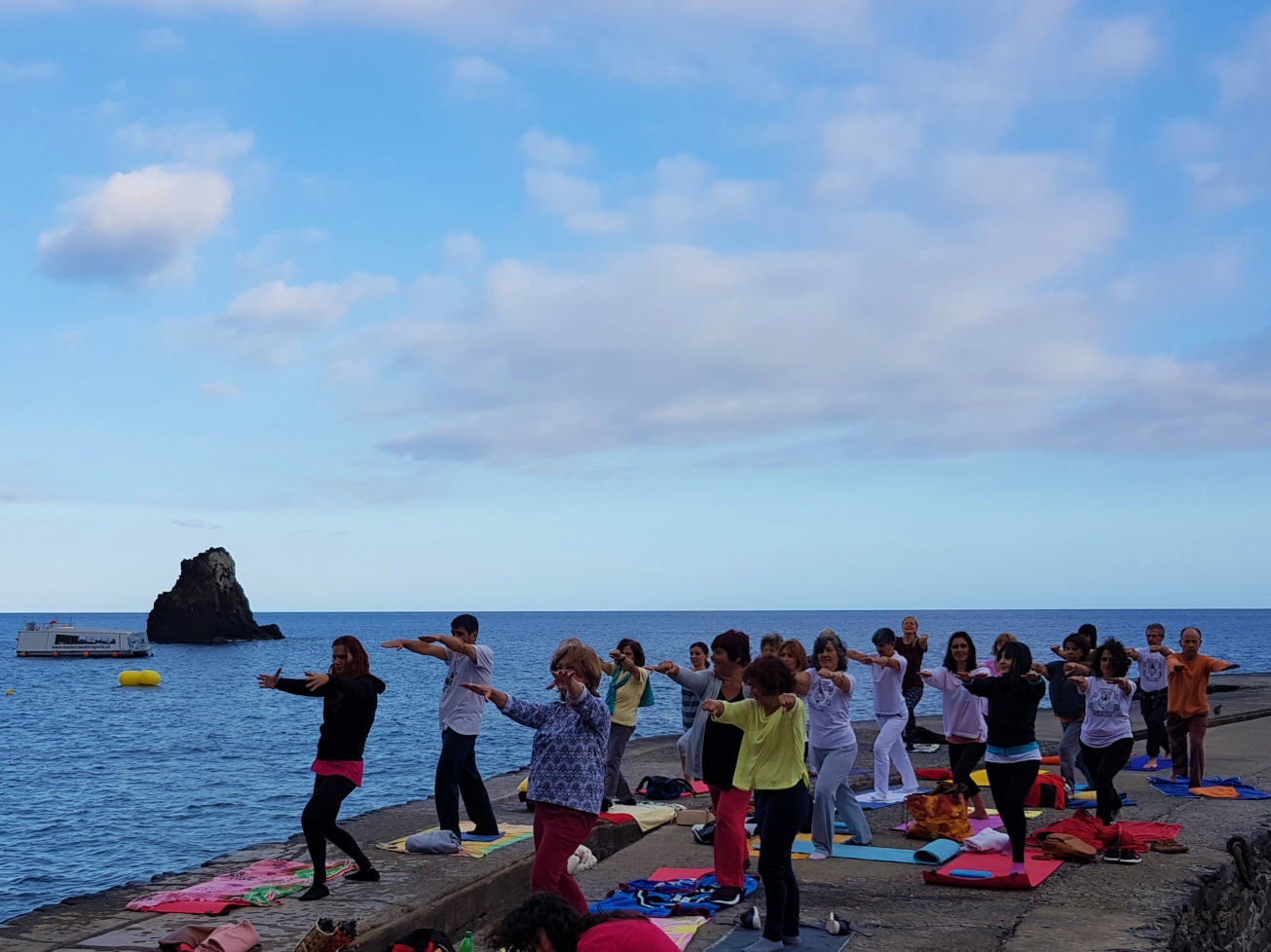 Yoga by the sea at Lagoa de Albufeira
